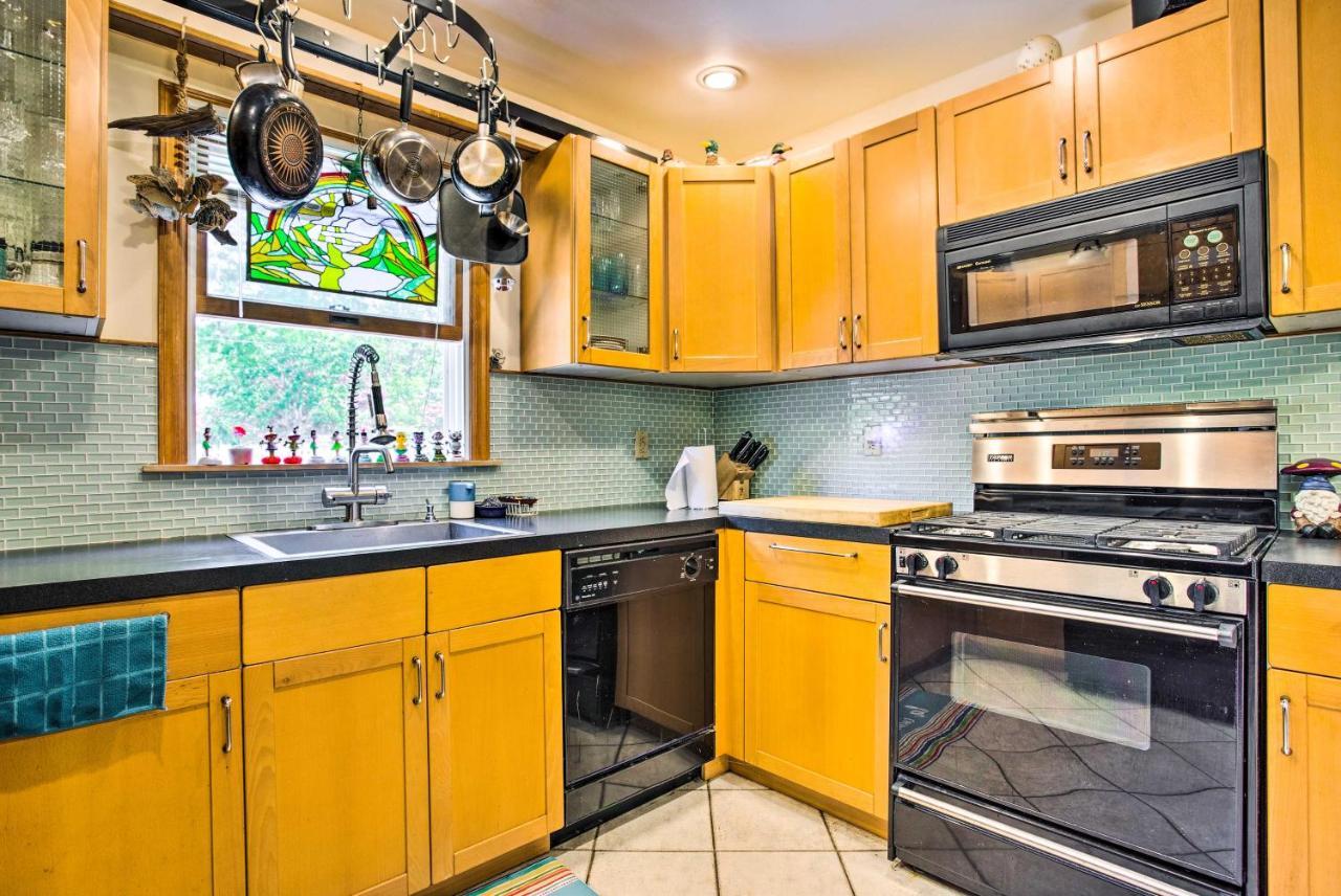 Charming Hampton Bays Home 5 Mi To Coopers Beach Eksteriør bilde